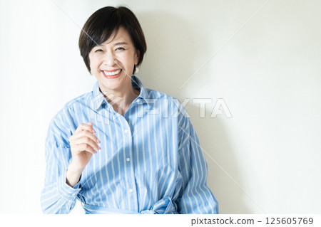年輕高級女性肖像 125605769