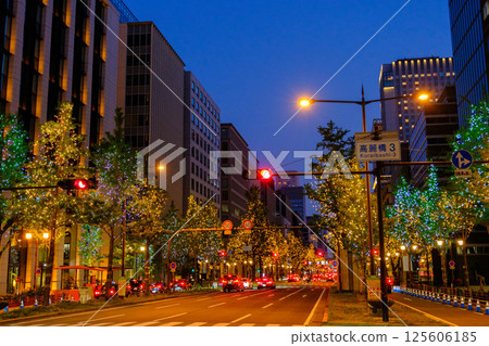 Illuminated night on Midosuji in Osaka 125606185
