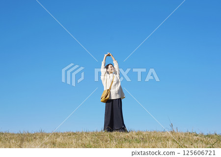 Woman, middle age, stretching, whole body 125606721