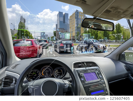 配備下一代全像顯示器的汽車圖片 125607405