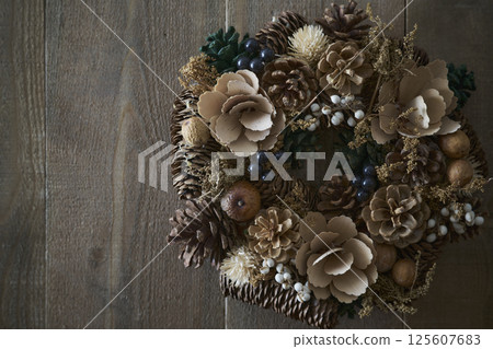 木牆上的聖誕花環 木牆上的聖誕花環 125607683