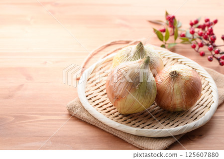 New onions in a colander 125607880