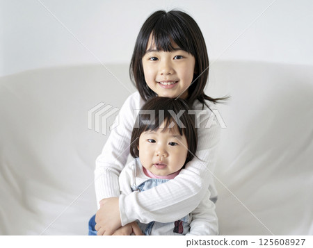 AI-generated image of Japanese children, sisters 125608927