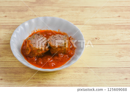 Lettuce rolls in tomato sauce Lettuce rolls in tomato sauce 125609088