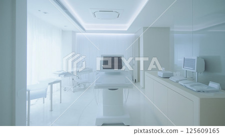Modern medical examination room with heart rate monitor showing cardiogram 125609165