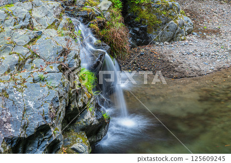 A small waterfall flowing into the Kiyotaki River, Ukyo Ward, Kyoto City 125609245