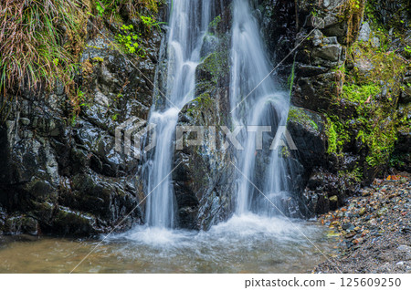 京都市右京區清瀧川的小瀑布 125609250
