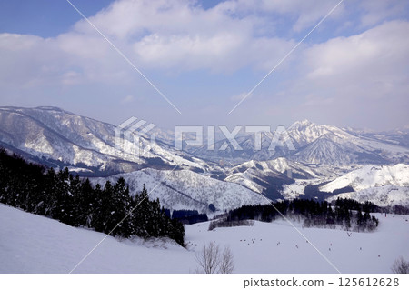 從神立滑雪場山頂眺望湯澤山脈 125612628