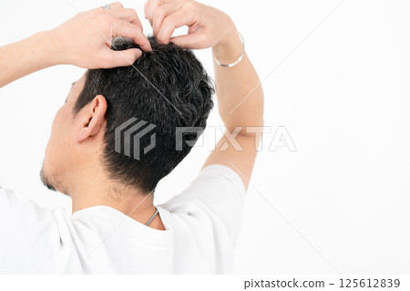 Men's Beauty, Middle Age, Hair Care, Back View 125612839