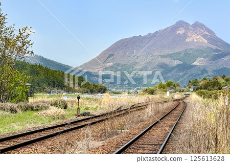 從南由布站眺望由布山 125613628