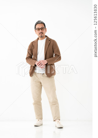Casual business middle man 125613830