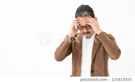 休閒商務，中年男子，頭痛 125613855