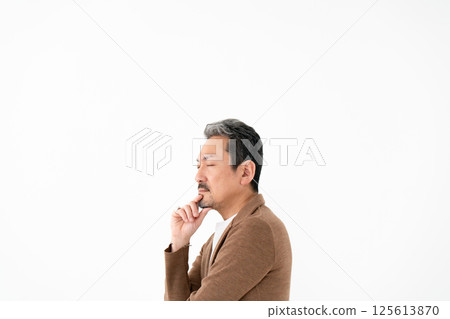 Casual business middle men worried 125613870