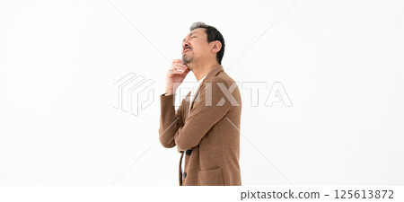 Casual business middle men worried 125613872