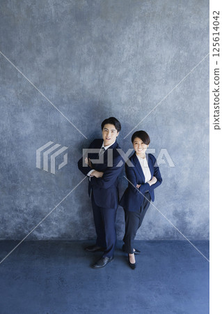 Men and women in suits standing 125614042