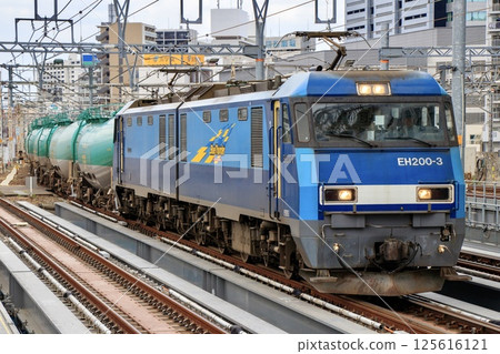 名古屋車站內運行的EH200牽引石油貨運列車 125616121