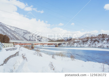 Agano River in winter (Aga Town) in Niigata 125616172