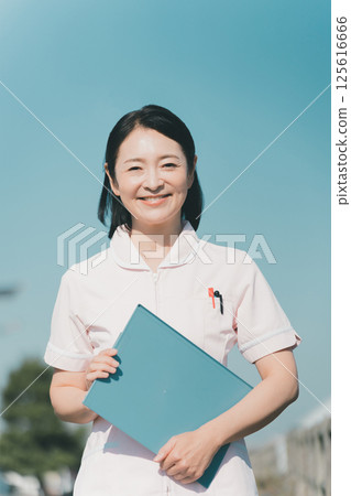 Nurse in her 50s 125616666