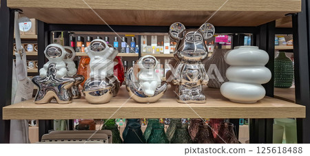 Shop of decorative goods and interior accessories. Exhibition racks with a wide range of interior products. 125618488