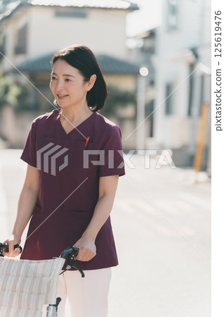 50多歲的護士 125619476