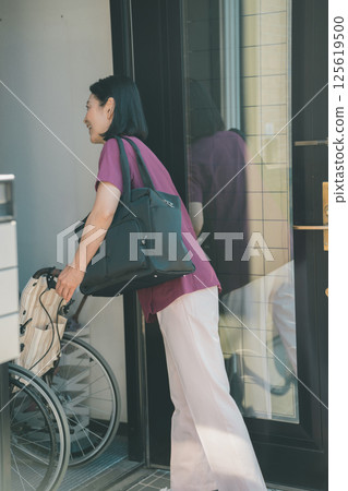 Nurse in her 50s Nurse in her 50s 125619500