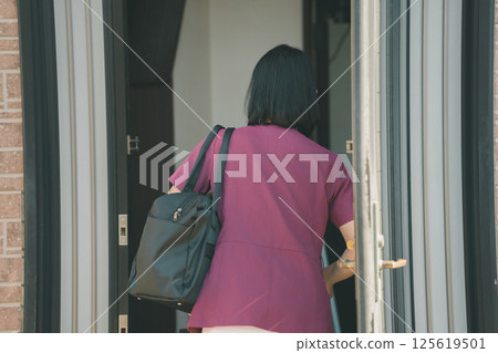 Nurse in her 50s Nurse in her 50s 125619501
