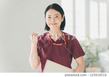 Nurse in her 50s 125619518