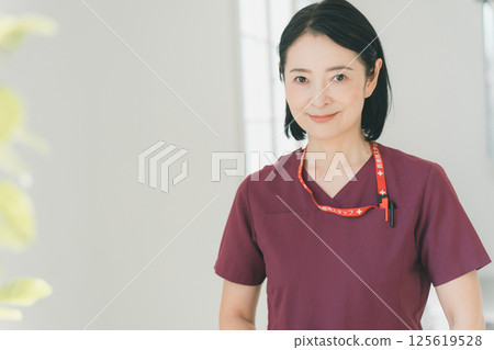 Nurse in her 50s 125619528