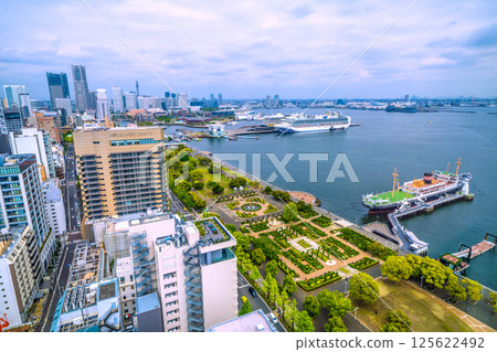 Yokohama cityscape in Japan with three luxury cruise ships: Norwegian Spirit, Riviera, and Diamond Princess Yokohama cityscape in Japan with three luxury cruise ships: Norwegian Spirit, Riviera, and Diamond Princess 125622492