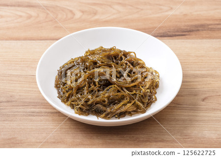 Raw mozuku, healthy food, seaweed, image material 125622725