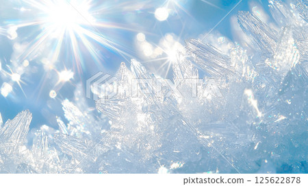 冬季冰晶和太陽 125622878