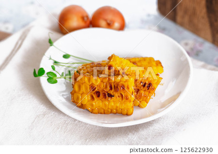 烤玉米佐奶油和醬油 125622930