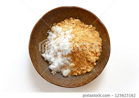 Kinako with sugar sprinkled on top, seen from above 125623162