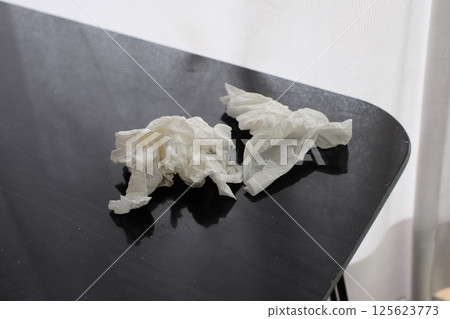 Used tissue 125623773
