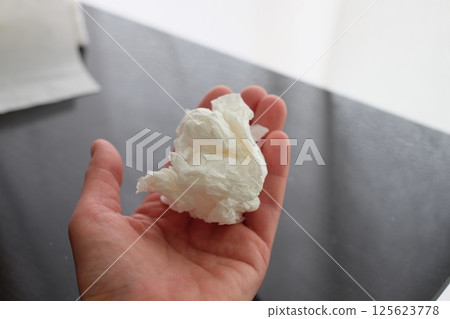 Used tissue Used tissue 125623778