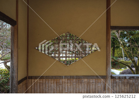 Diamond-shaped bas-relief window in the gazebo 125625212