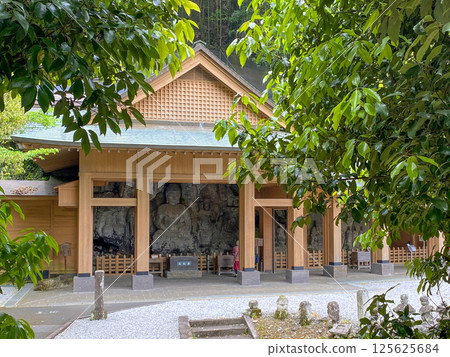 臼杵石佛阿彌陀佛三尊與法岐石佛第二組 125625684