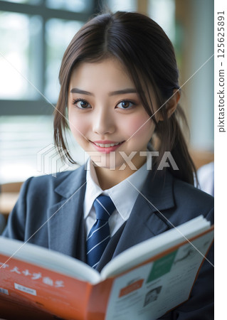 女學生,手裡拿著書,滿懷希望地微笑,AI 女學生,手裡拿著書,滿懷希望地微笑,AI 125625891