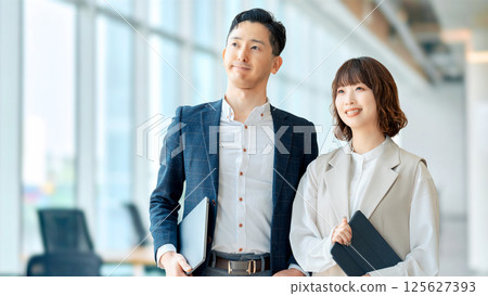 Image of business teamwork between two men and women Image of business teamwork between two men and women 125627393