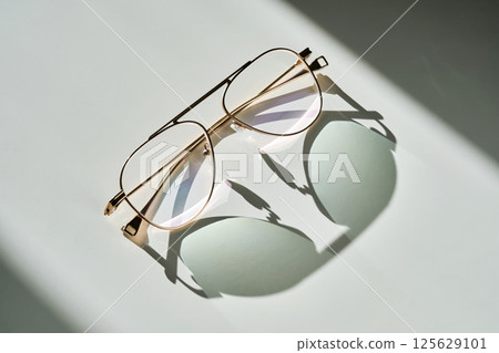 Glasses for vision in sunlight. Glasses for vision in sunlight. 125629101