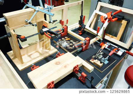 Workbench and carpentry tools Workbench and carpentry tools 125629865