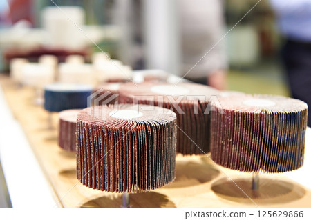 Disc of sandpaper closeup 125629866