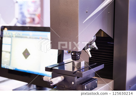 Hardness tester with monitor 125630214