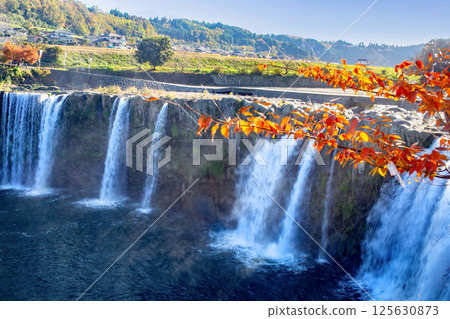 Harajiri Falls Autumn leaves Harajiri Falls Autumn leaves 125630873