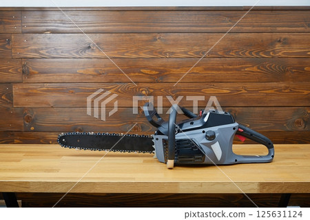 Electric chainsaw in the garage 125631124