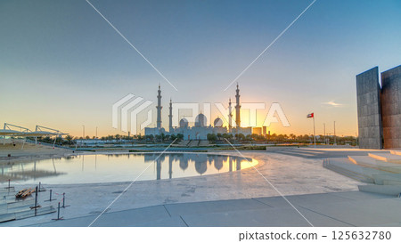 Sheikh Zayed Grand Mosque in Abu Dhabi at sunset timelapse, UAE 125632780
