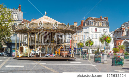 Carousel on the main square of Fontainebleau timelapse hyperlapse 125633224