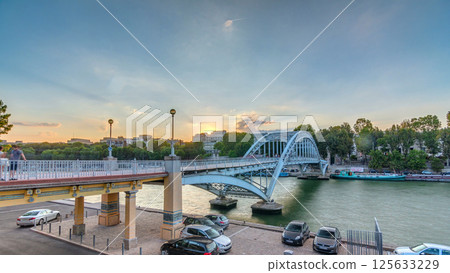 Passarelle Debilly footbridge at sunset timelapse with tourists 125633229