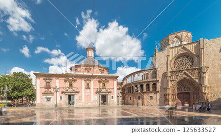 Panoramic timelapse hyperlapse of Valencia's Plaza de la Virgen. Spain 125633527