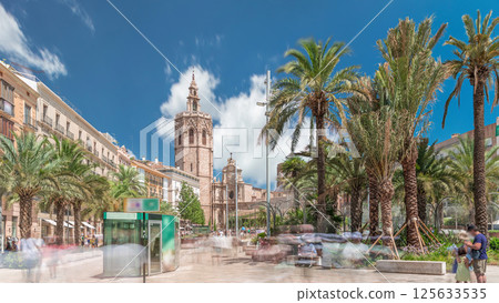 Panoramic timelapse hyperlapse of Plaza de la Reina in Valencia, Spain. 125633535